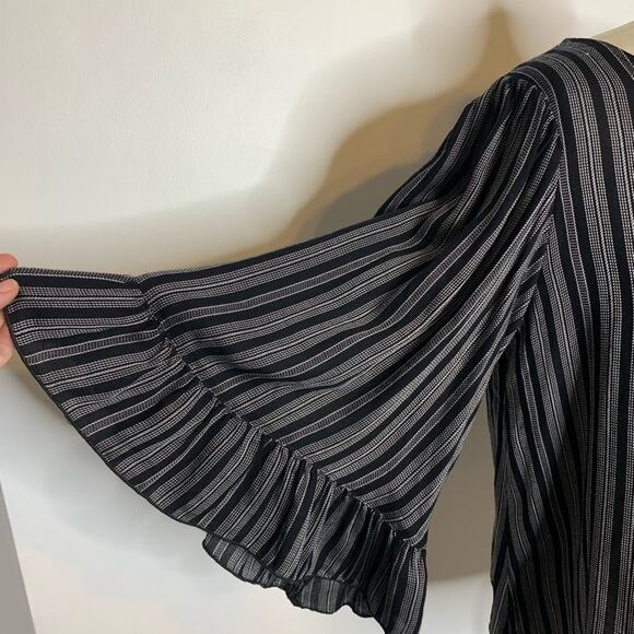 Anthropologie Drew striped flutter bell sleeve top Sz M - Picture 4 of 5